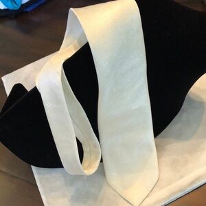 ⭐️Paolo Bertolucci Formal Sparkly wavy creamy gold print party festive tie